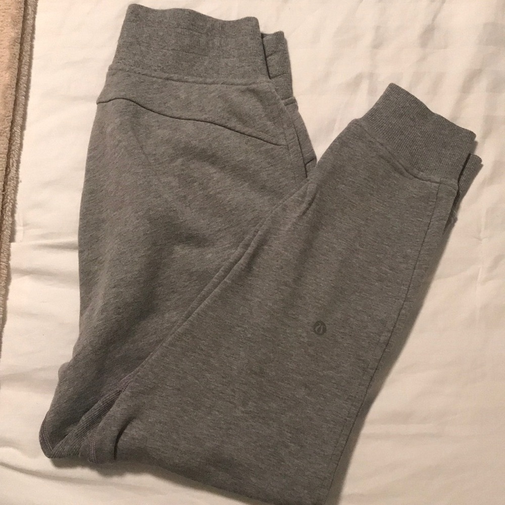 Lululemon gray joggers/sweat pants